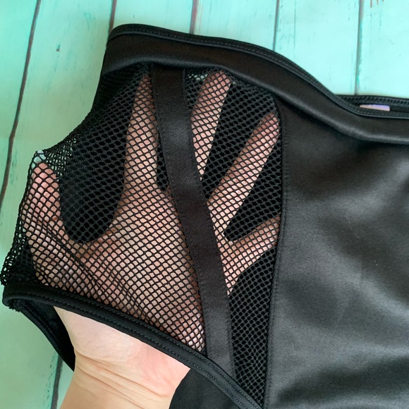 👙 NWOT ASOS net crochet Bikini Bottom - Picture 2 of 4